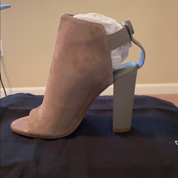 Vince Addison Woodsmoke Heels - Picture 4 of 6